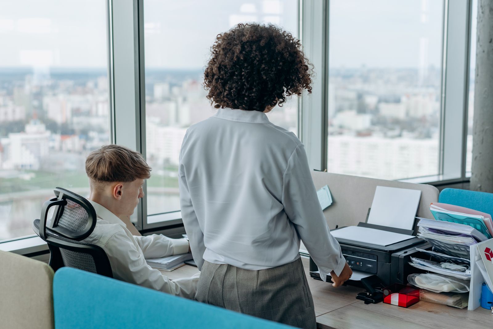 Multifunzione in un ufficio con vista città